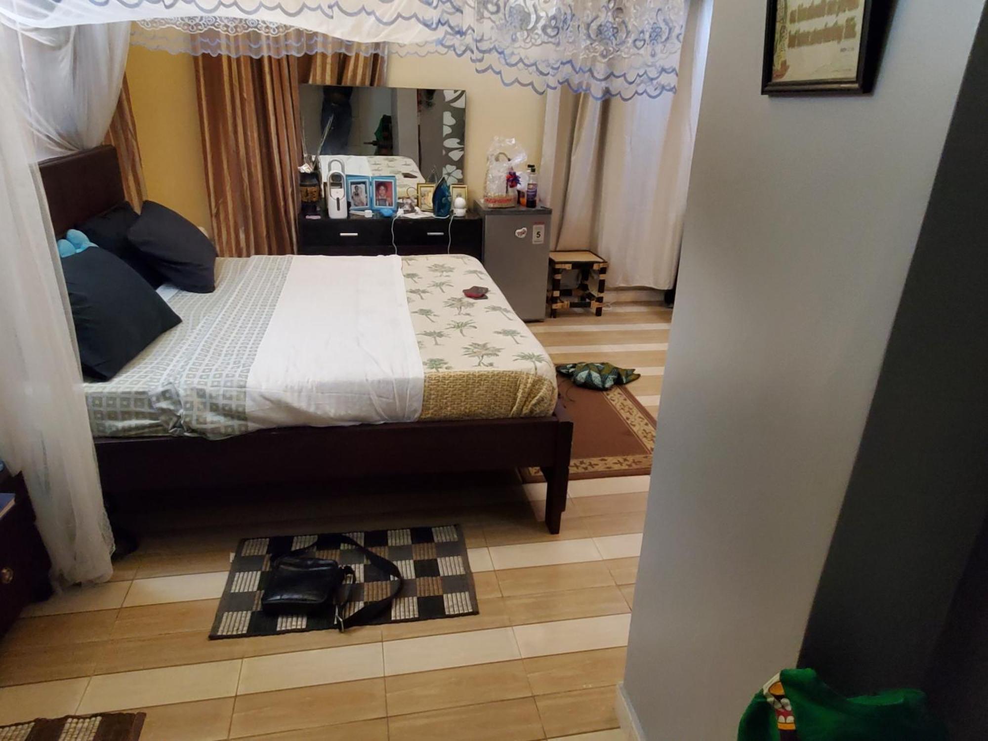 Gorilla African Guest House Ентебе Екстериор снимка
